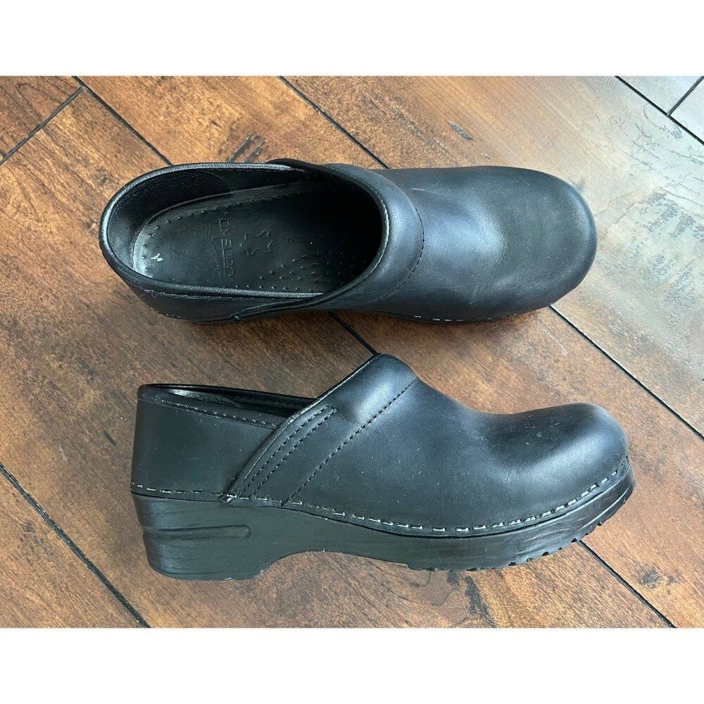 Dansko Women’s Professional Black Clogs- Size 6.5-7—Size 37